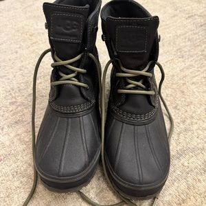 Ugg waterproof men’s boots size 9.5